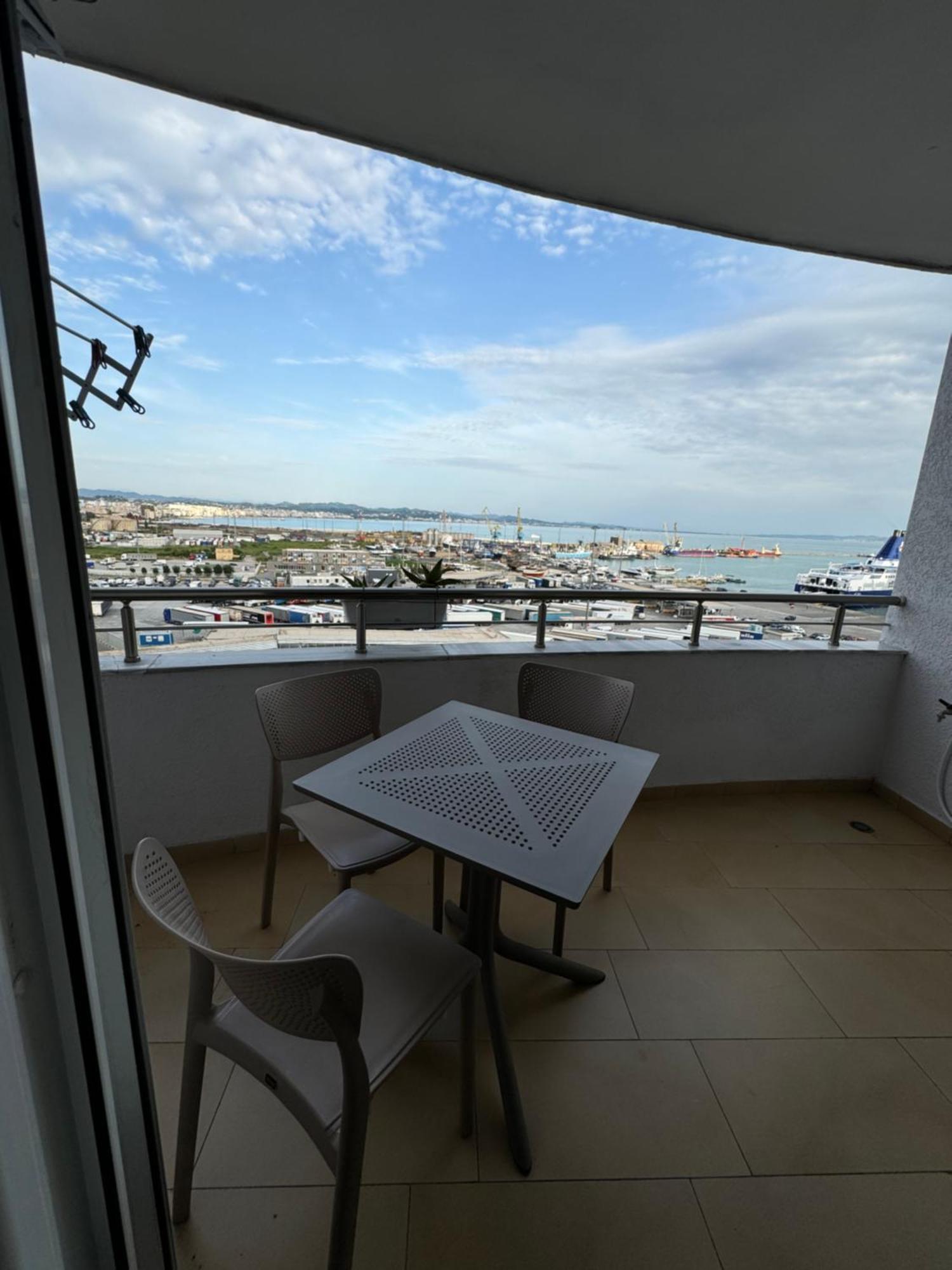 Port View Apartment 1 ドゥラス エクステリア 写真